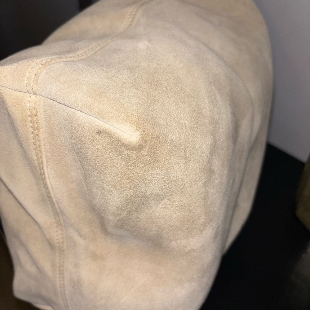 Elegant Cream Suede Tote Bag - Picture 8 of 10